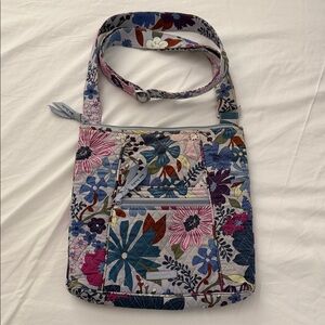 Vera Bradley Crossbody Bag in Bengal Lily Print - Like New!